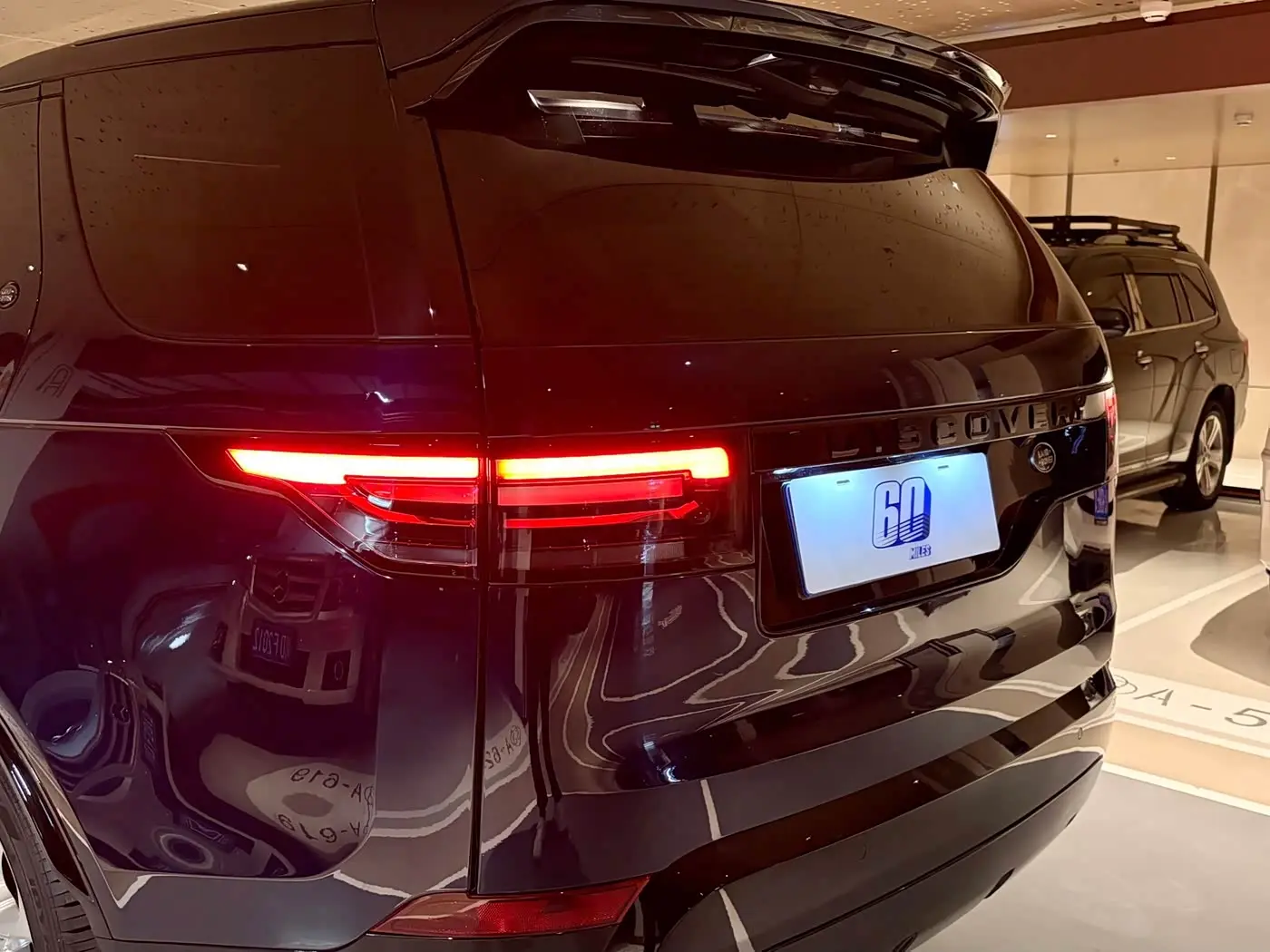 Land Rover Discovery 2018 — Photo 18/20