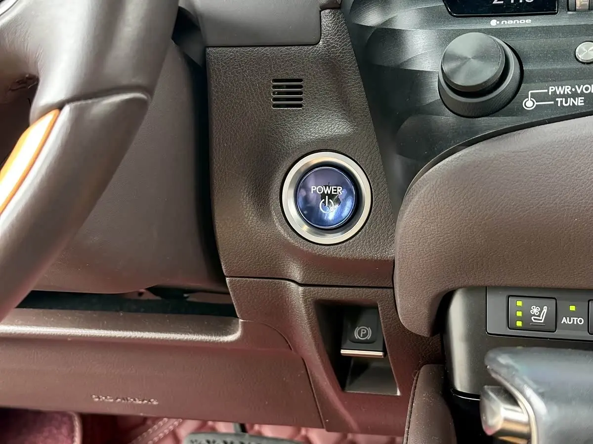 Lexus ES 2019 — Photo 15/20