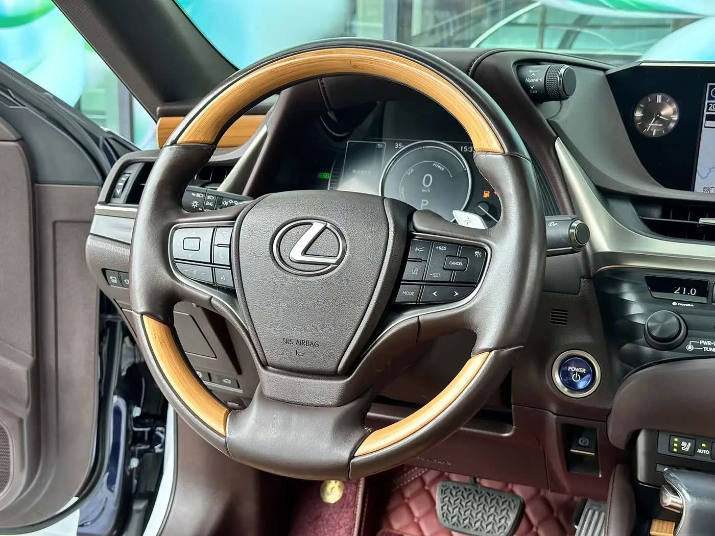 Lexus ES 2019 — Photo 11/20