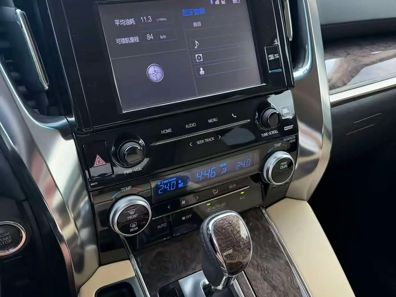 Toyota Alphard 2019 — Photo 13/13