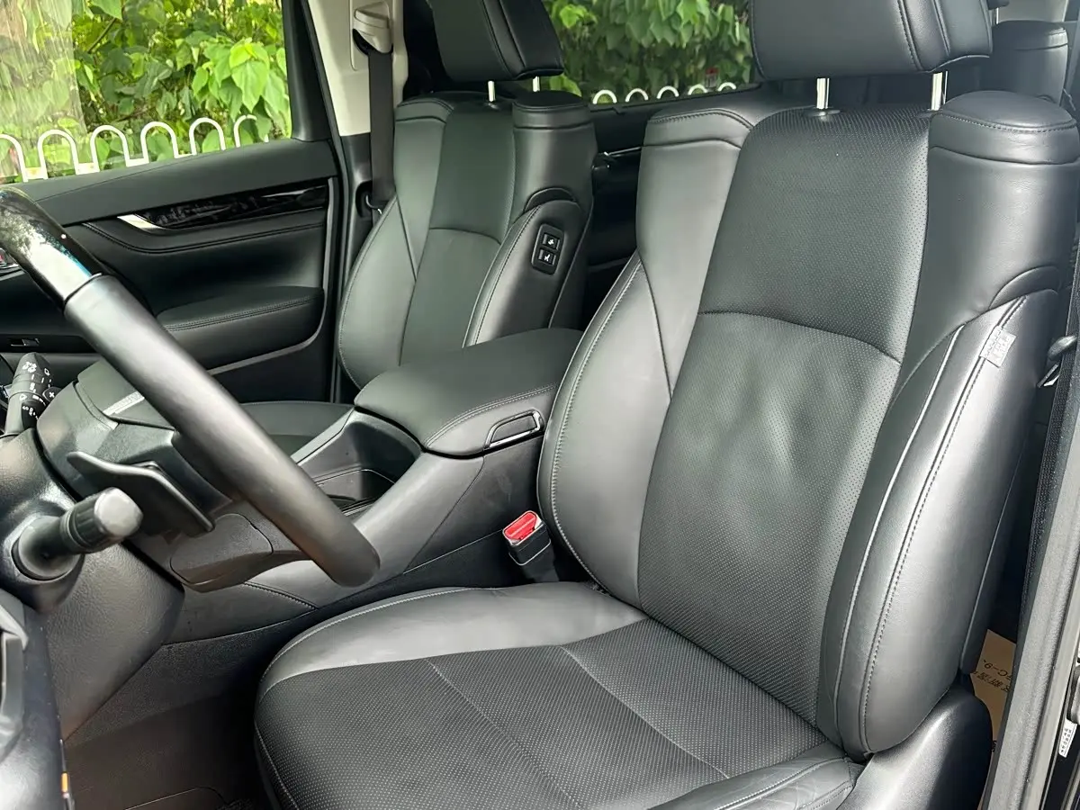 Toyota Vellfire 2023 — Photo 12/19