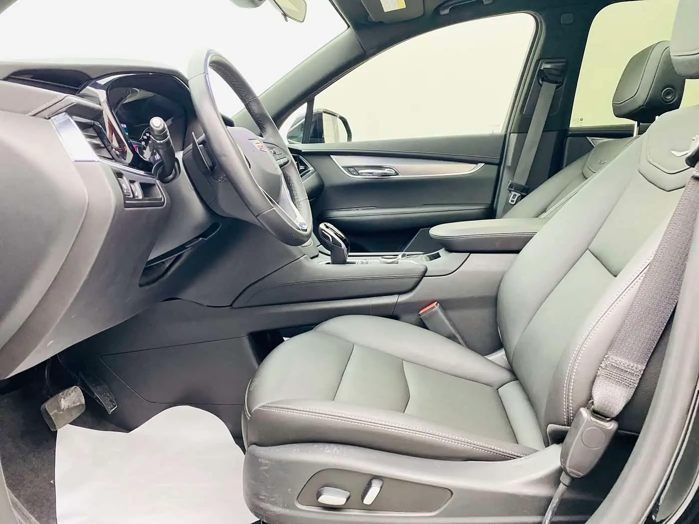 Cadillac XT6 2021 — ფოტო 15/17