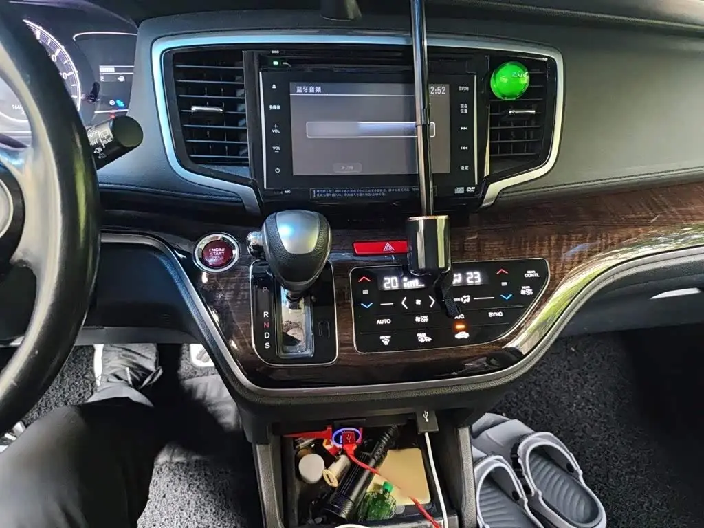 Honda Odyssey 2015 — Şəkil 6/20