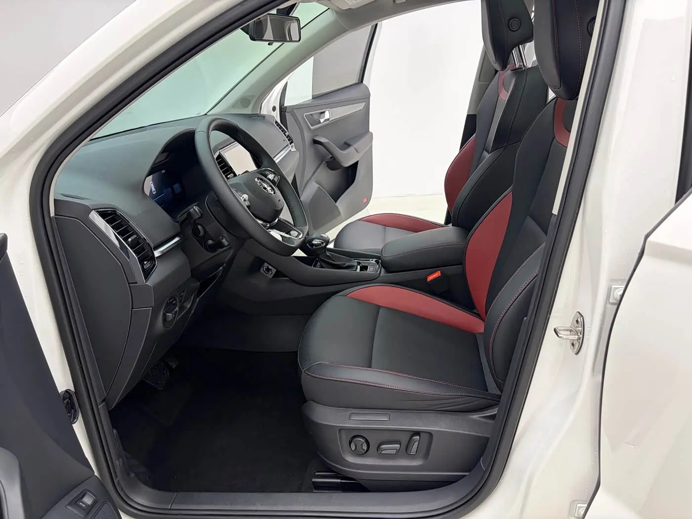 Škoda Karoq 2022 — Photo 7/20