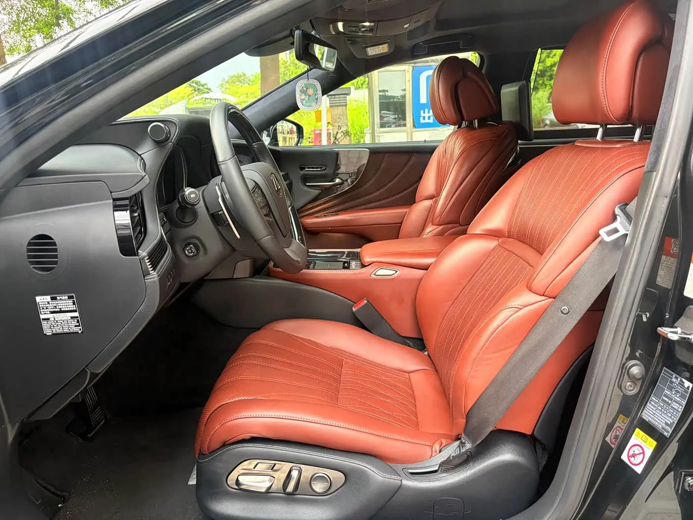 Lexus LS 2019 — Photo 4/10