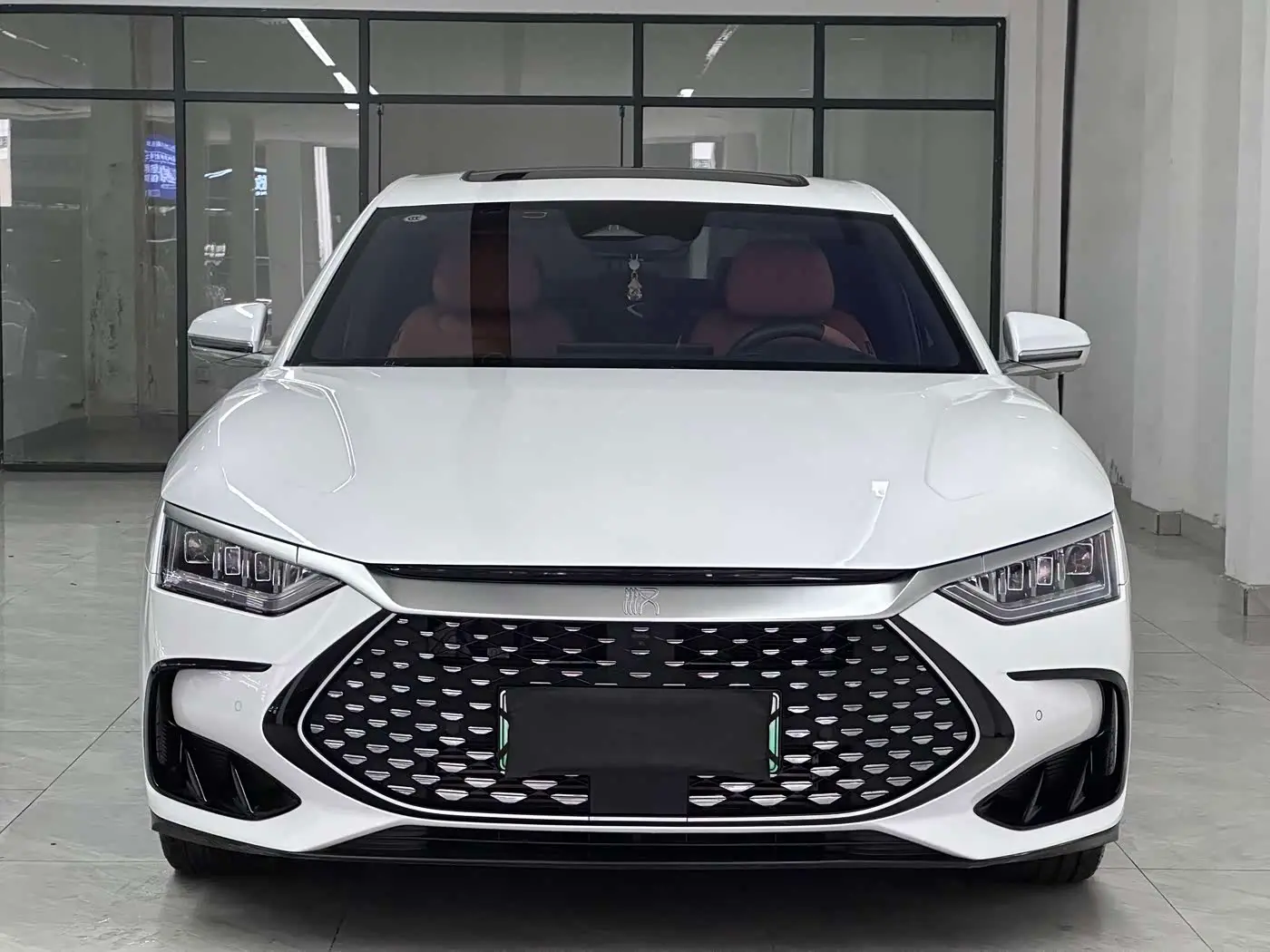 BYD Han 2022 — Photo 2/14