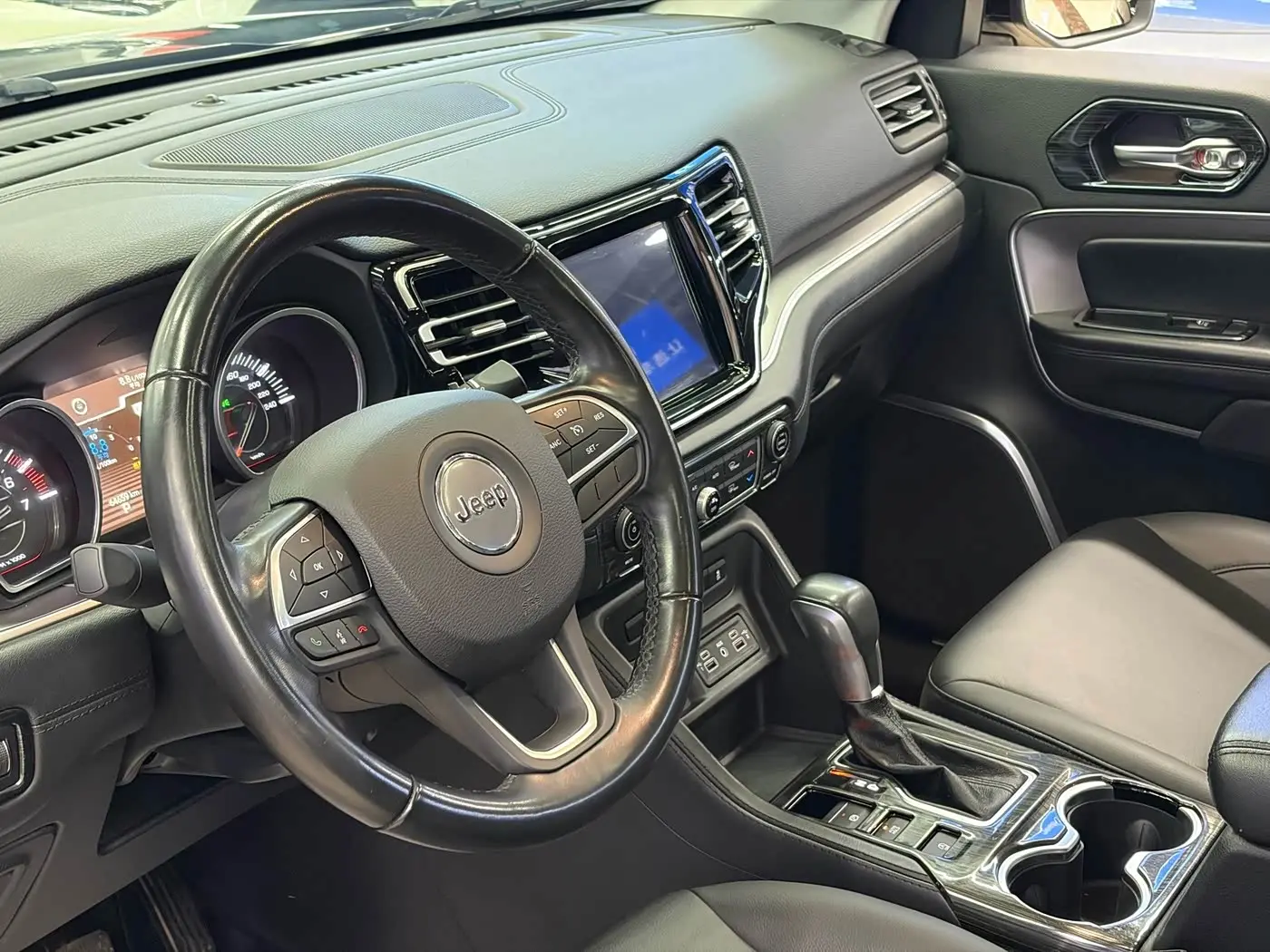 Jeep Grand Commander 2021 — Photo 7/17