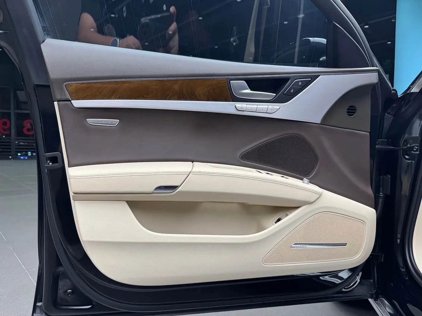 Audi A8 2015 — Şəkil 7/15