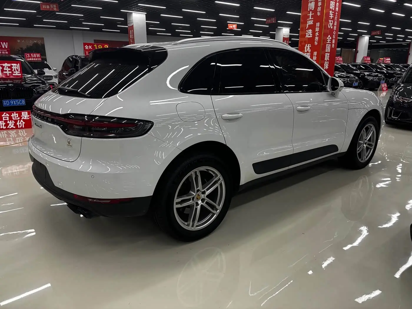 Porsche Macan 2020 — Photo 8/9