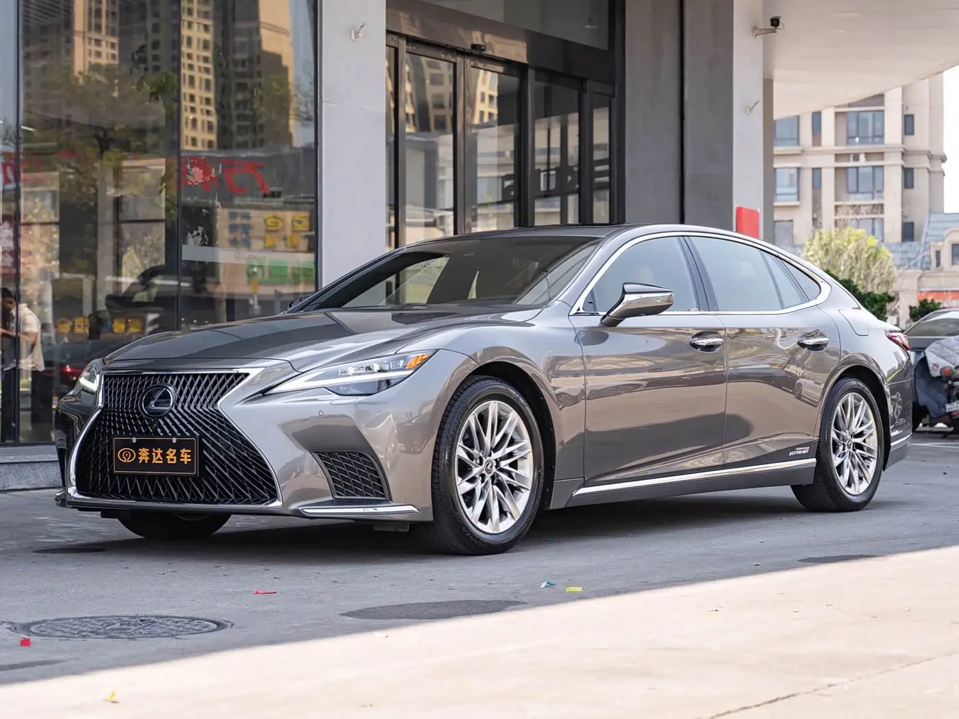 Lexus LS 2021 — Şəkil 1/20