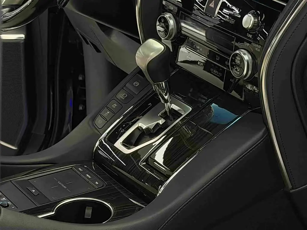 Lexus LM 2021 — Photo 11/16