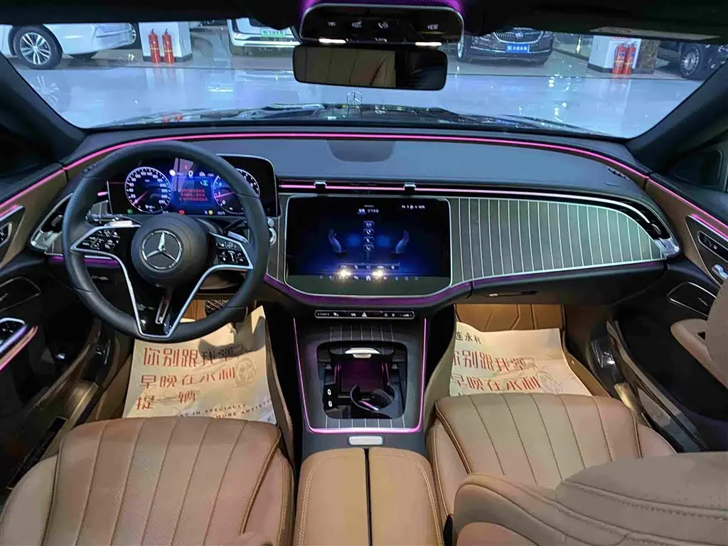 Mercedes-Benz E-Class 2024 — Photo 9/18