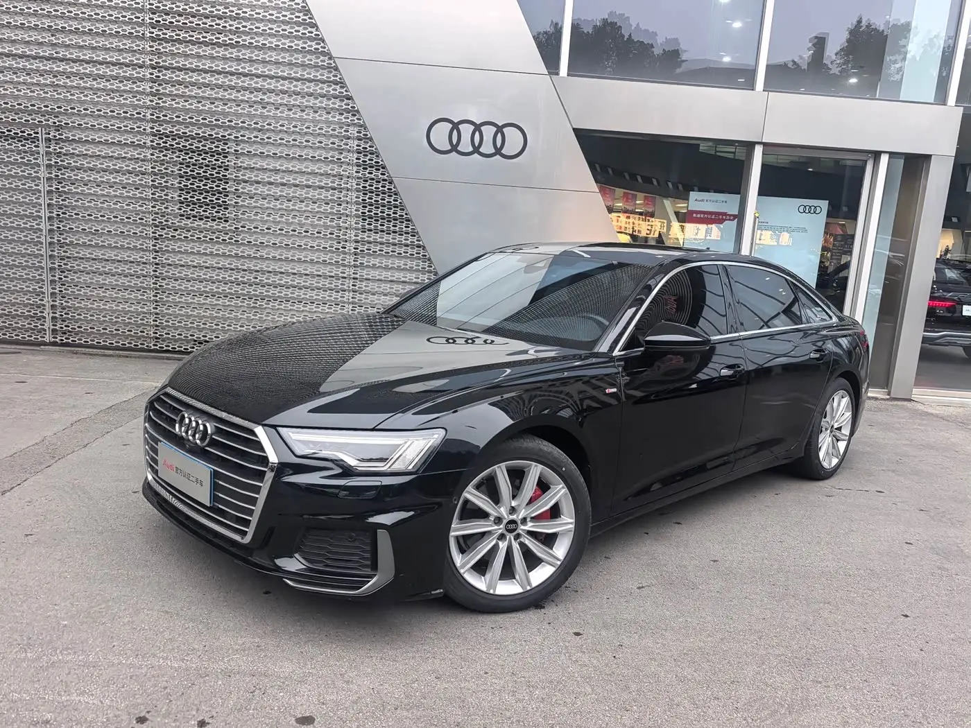 Audi A6L 2022 — Фото 1/17