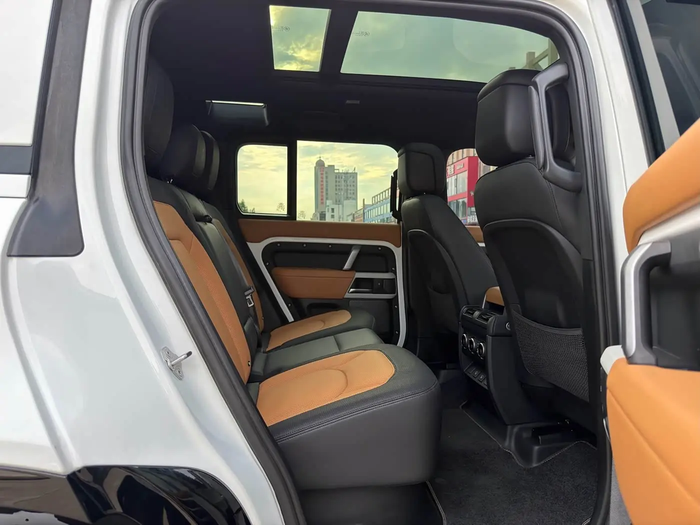Land Rover Defender 2023 — Photo 11/16