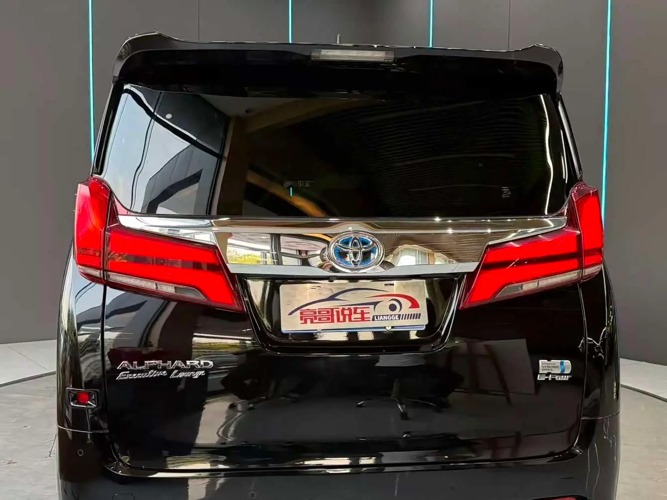 Toyota Alphard 2021 — Photo 7/12