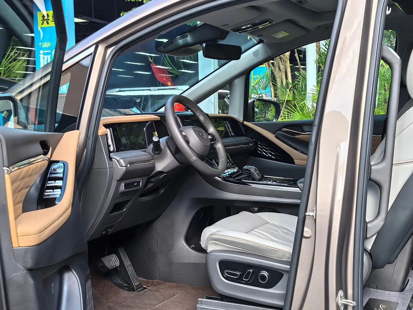 GAC Trumpchi Trumpchi M8 2023 — Фото 14/20