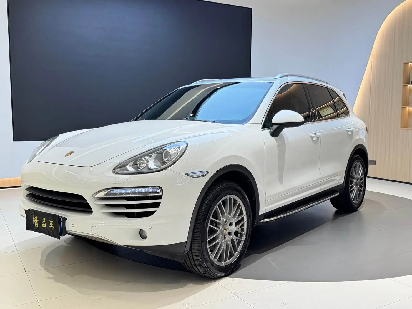 Porsche Cayenne 2012 — Photo 1/20