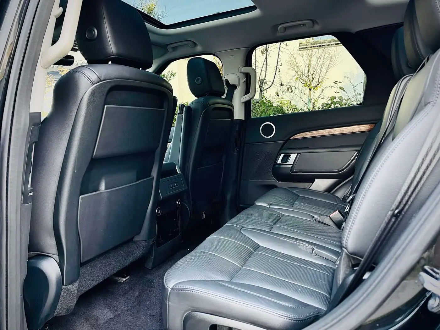Land Rover Discovery 2018 — Фото 15/20