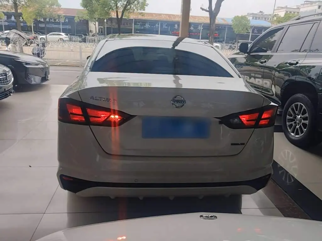 Nissan Teana 2022 — Photo 6/20