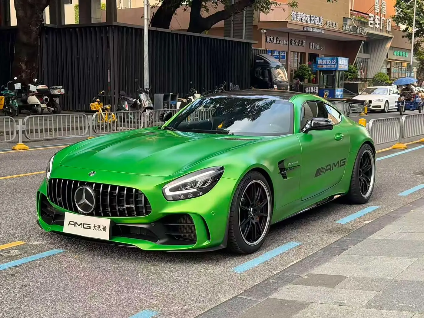 Mercedes-Benz AMG GT 2023 — Фото 1/15