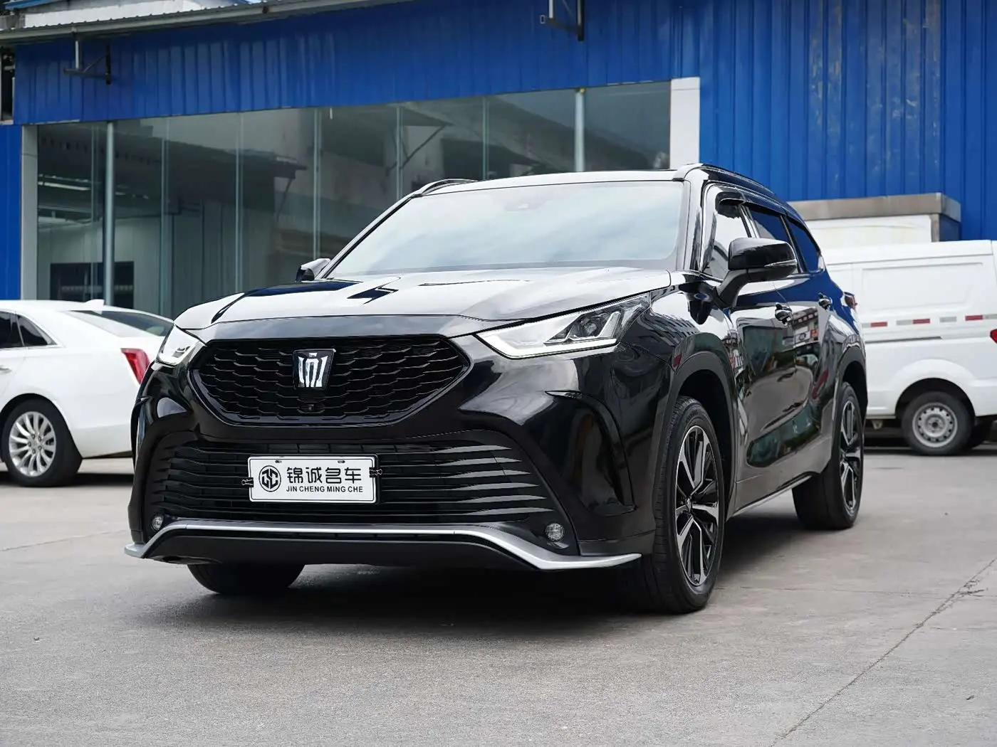 Toyota Crown Kluger 2023 — Фото 1/20