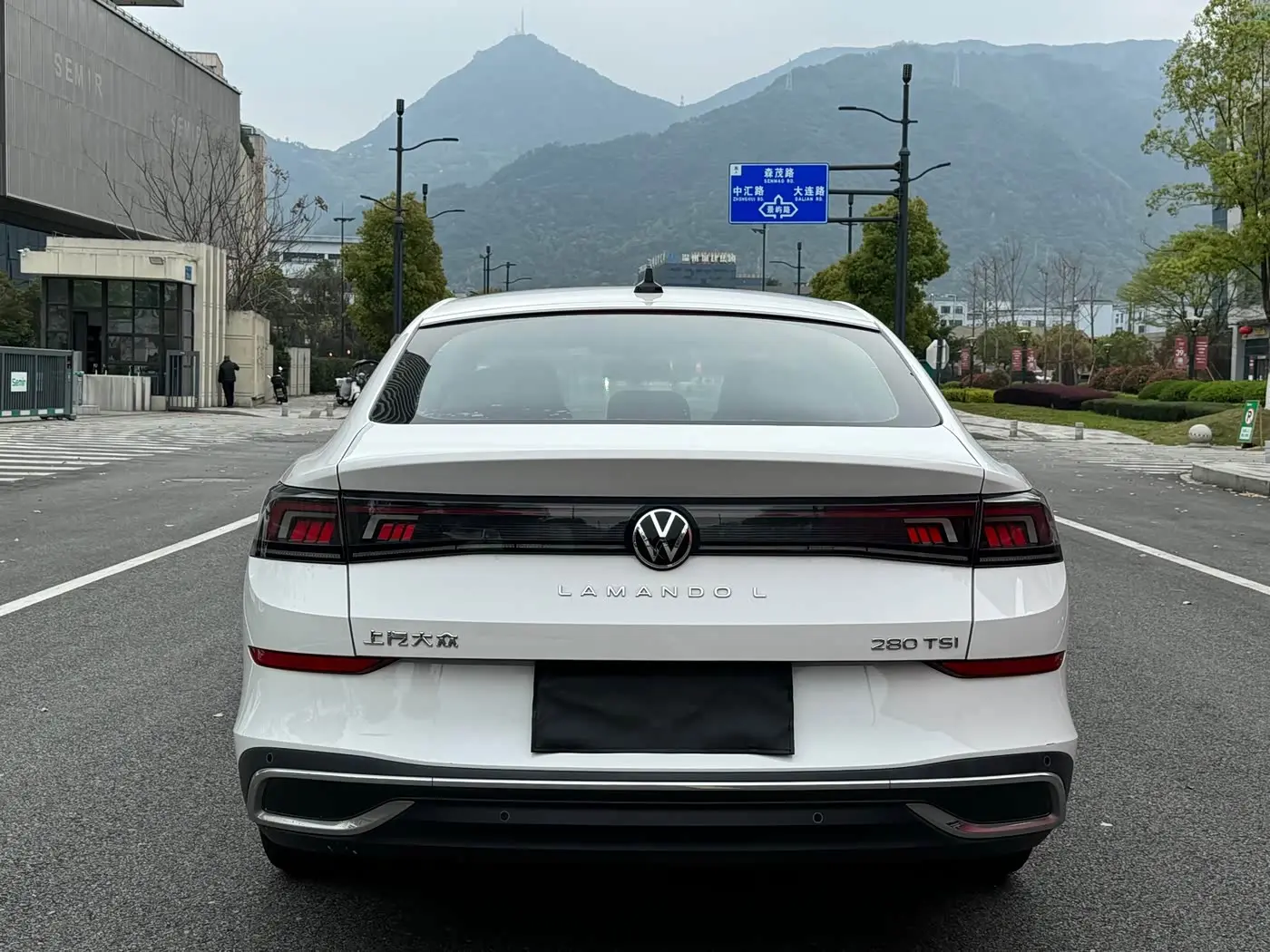 Volkswagen Lamando 2023 — Photo 14/17