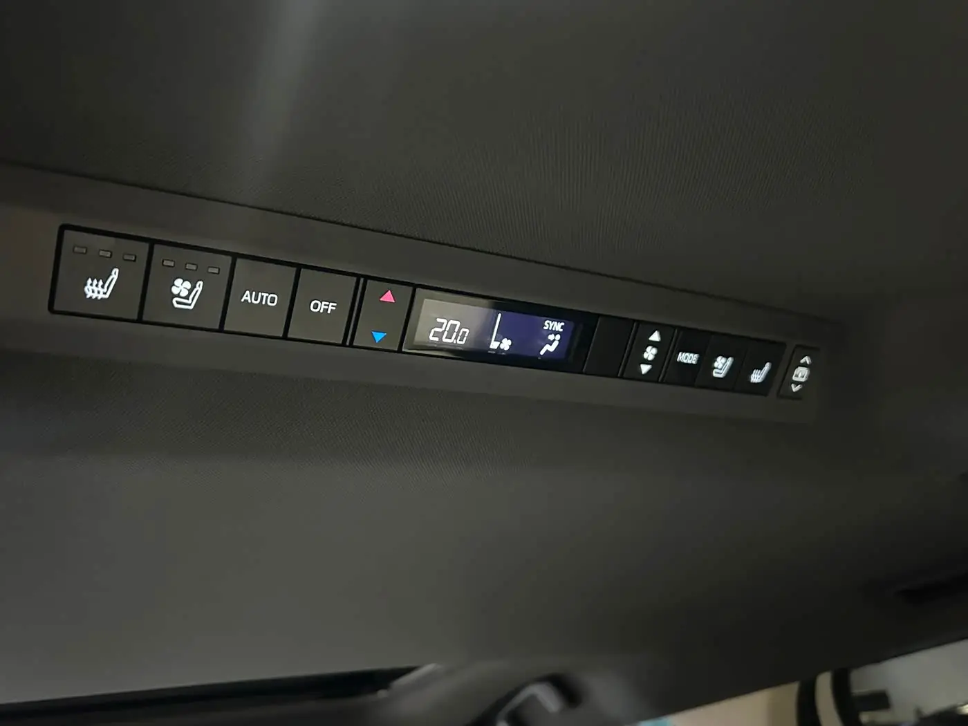 Toyota Granvia 2024 — Photo 20/20