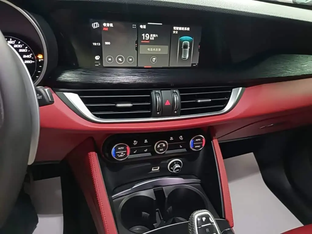 Alfa Romeo Stelvio 2021 — Şəkil 13/20