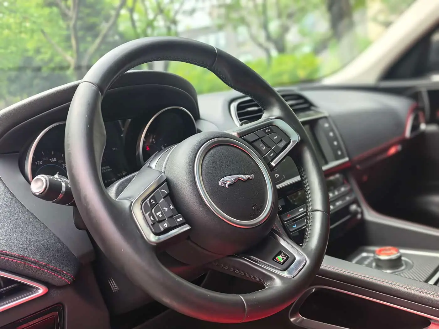 Jaguar F-PACE 2017 — ფოტო 20/20