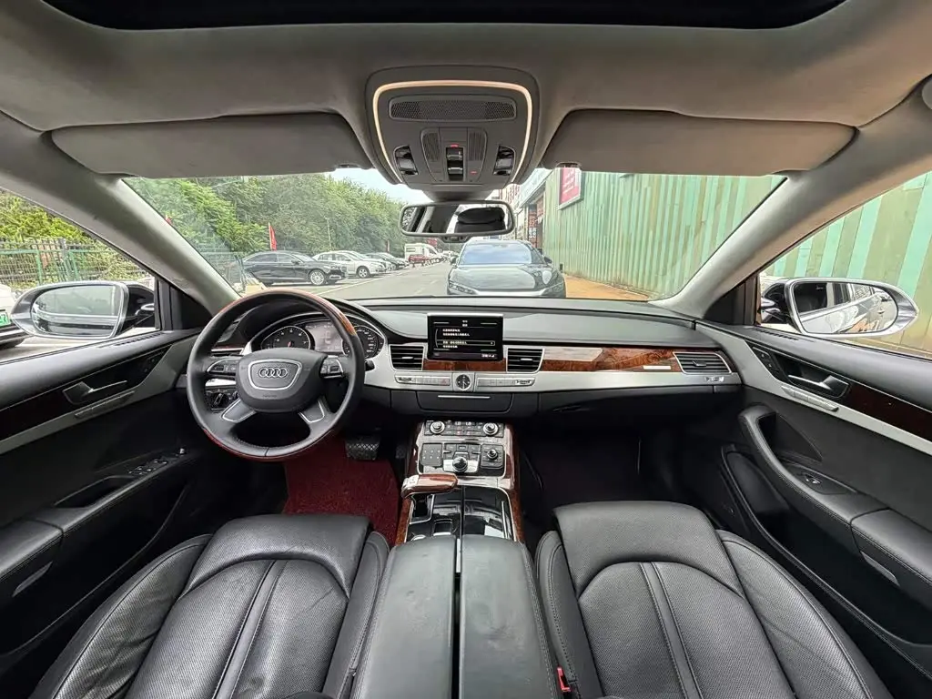 Audi A8 2011 — Photo 4/16