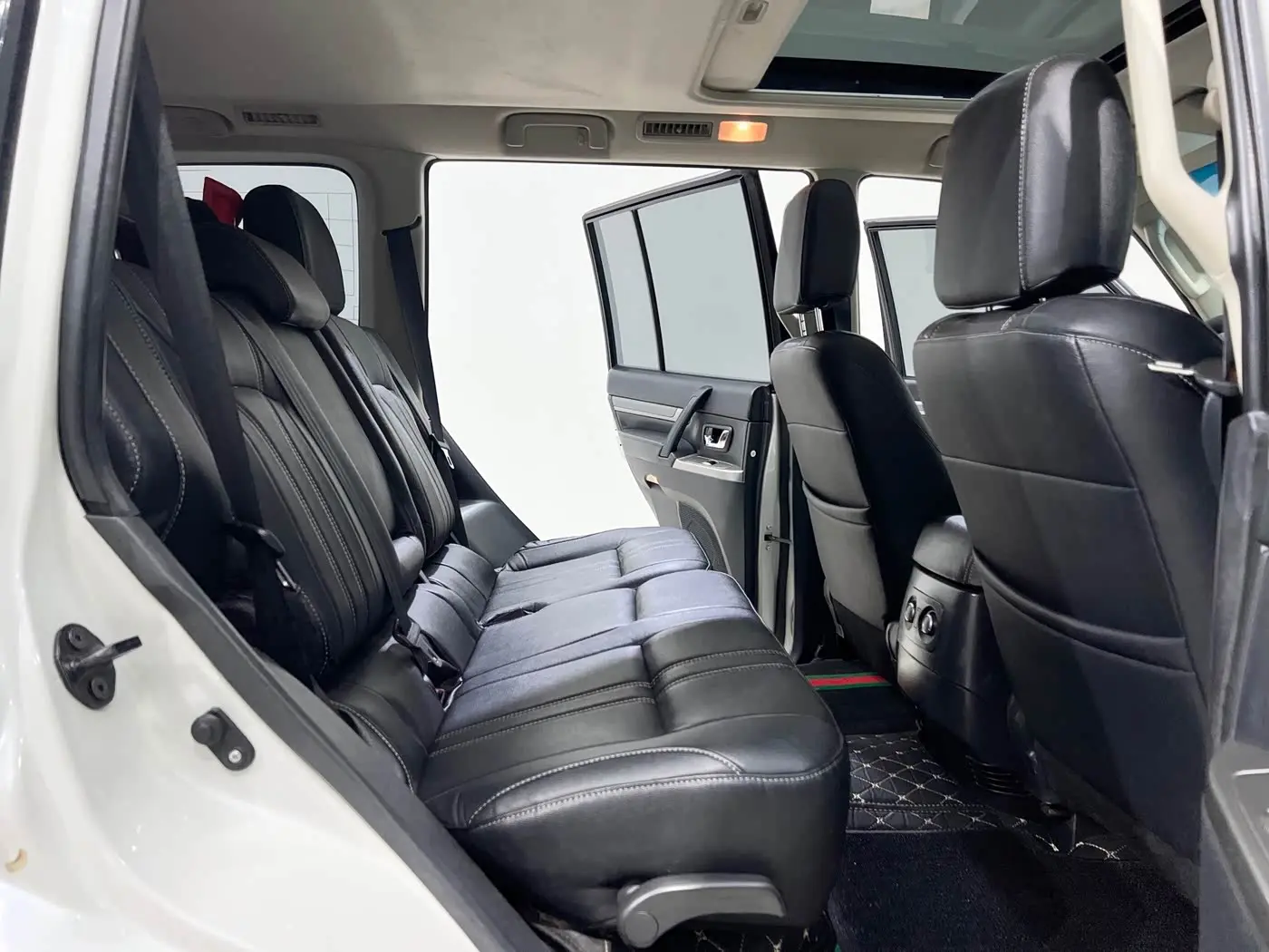 Mitsubishi Pajero 2018 — Şəkil 10/20