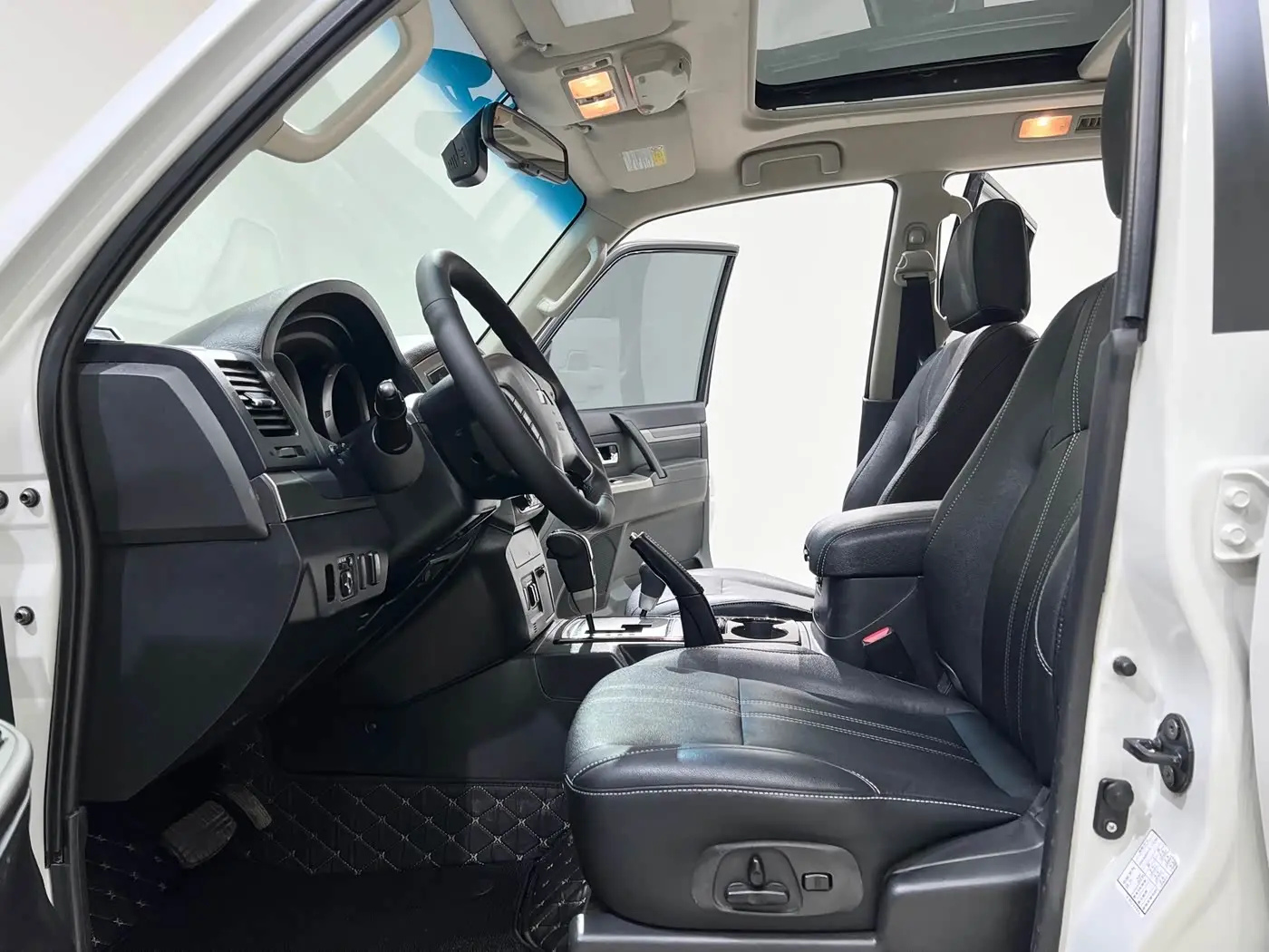 Mitsubishi Pajero 2018 — Şəkil 7/20