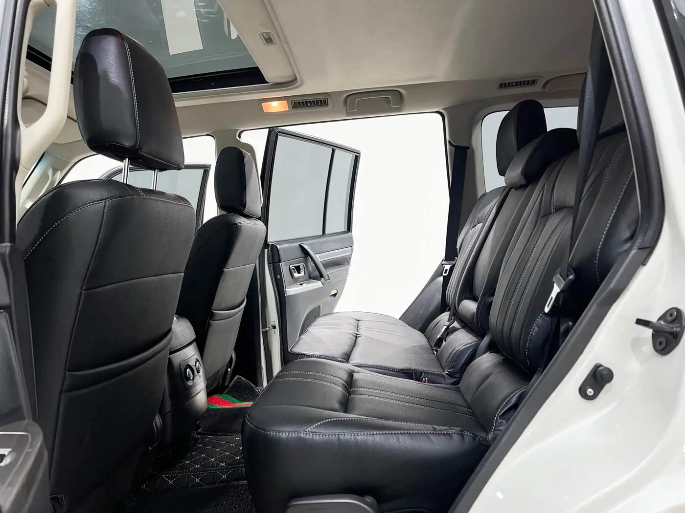 Mitsubishi Pajero 2018 — Şəkil 8/20
