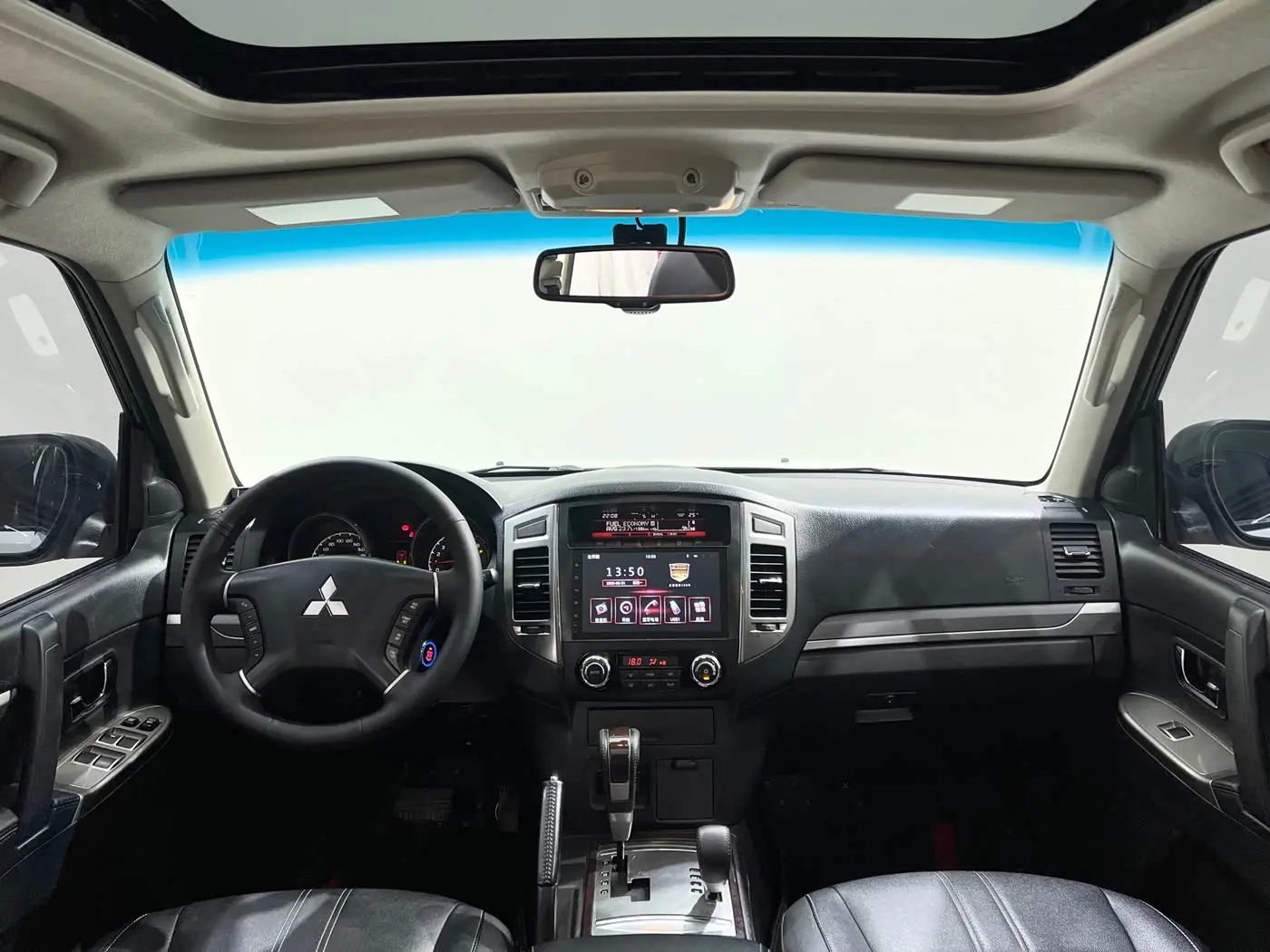 Mitsubishi Pajero 2018 — Şəkil 11/20
