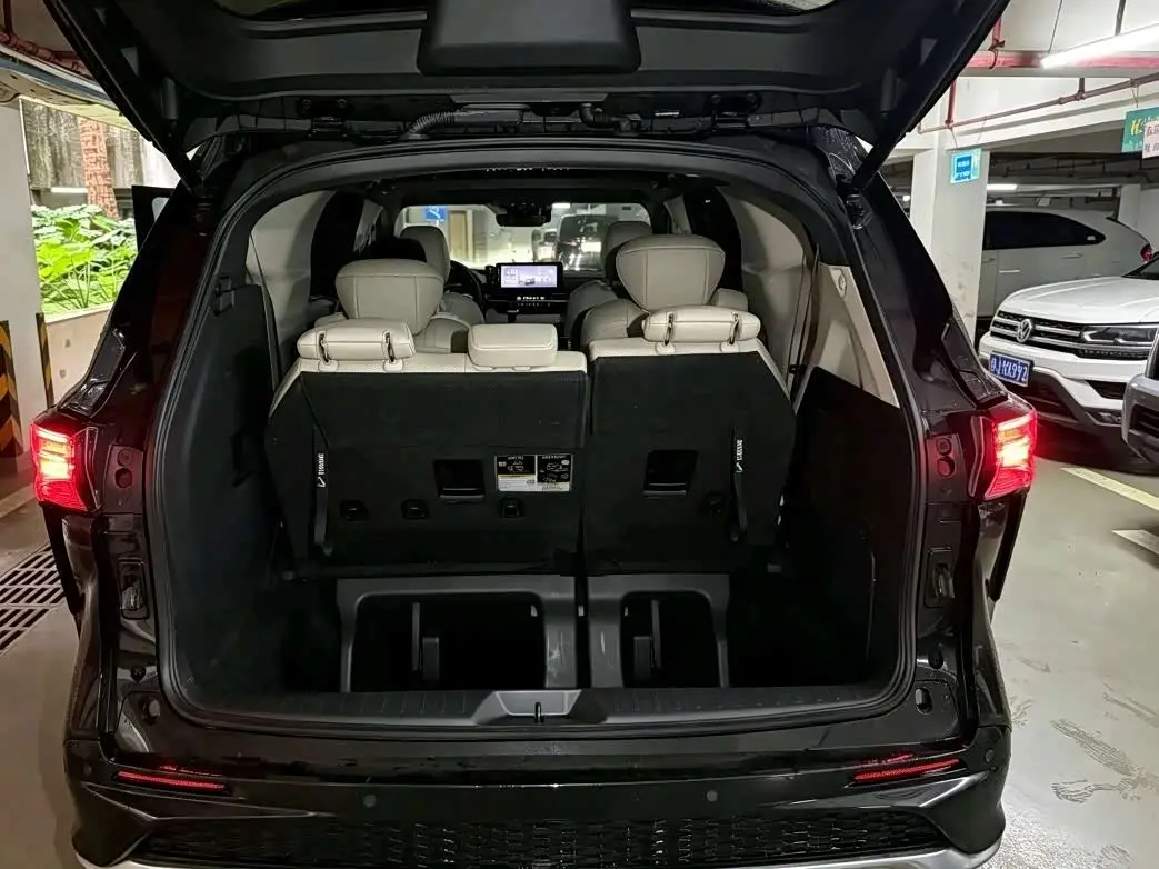 Toyota Granvia 2024 — Photo 8/12