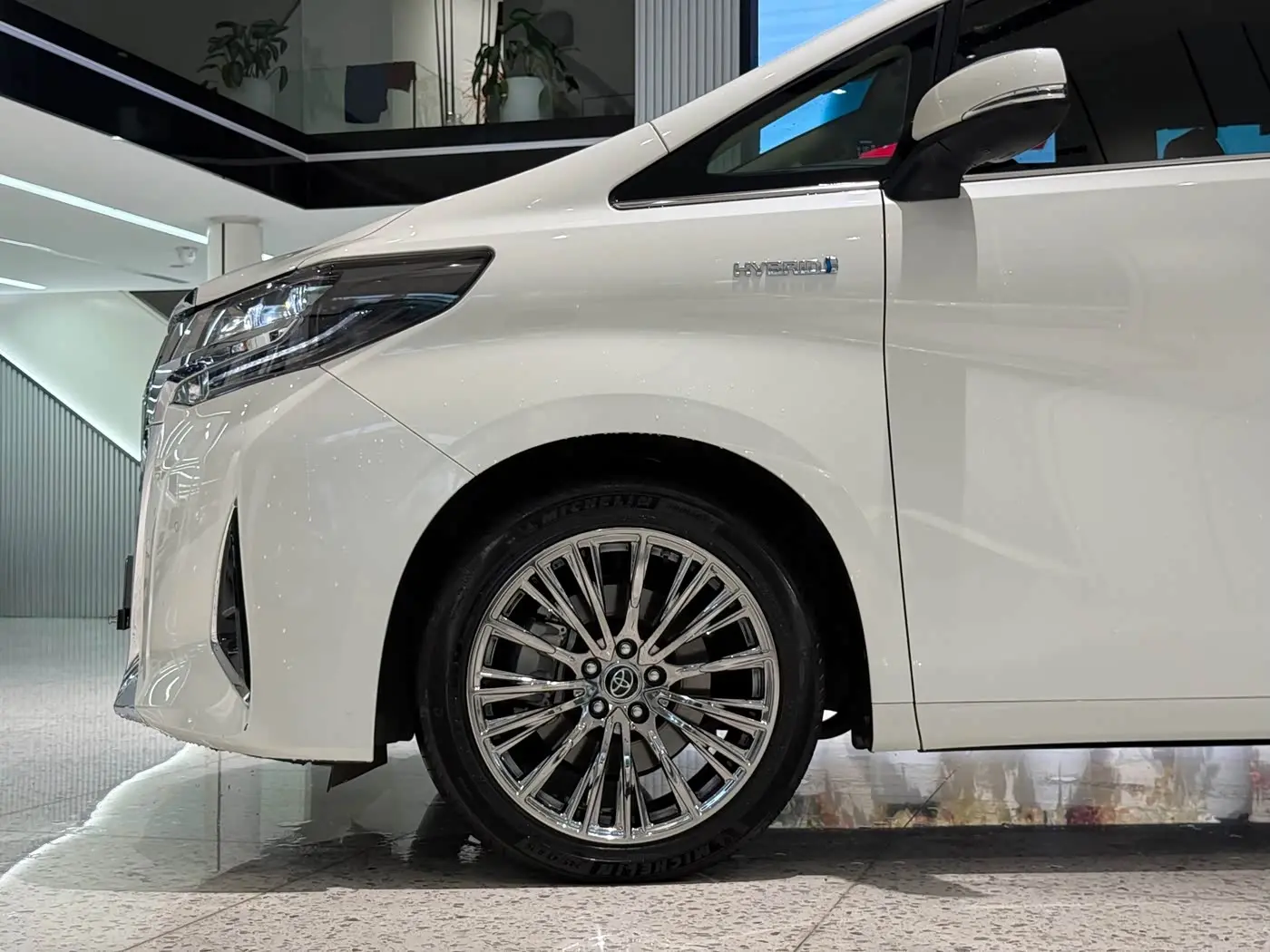 Toyota Alphard 2021 — ფოტო 17/17