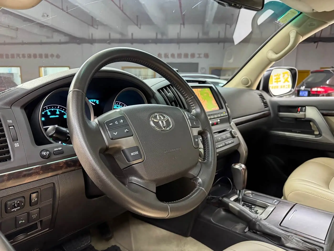 Toyota Land Cruiser 2011 — Фото 11/18