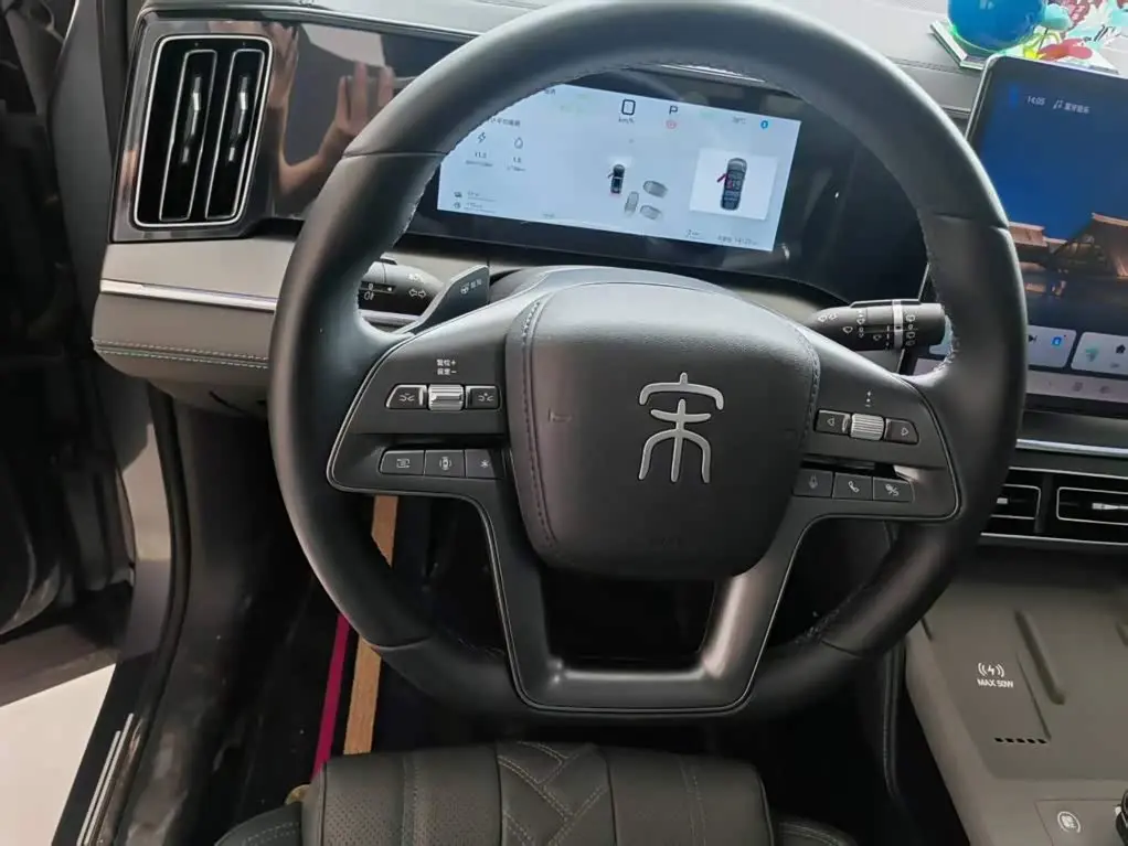 BYD Song L DM-i 2025 — Photo 11/15
