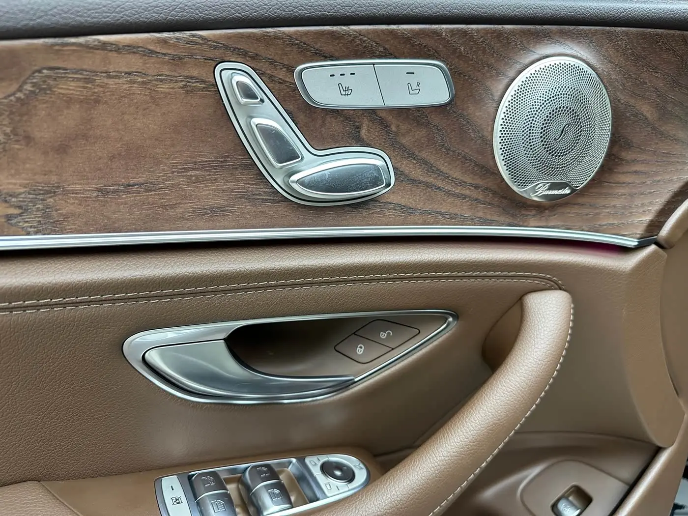Mercedes-Benz E-Class 2022 — Photo 15/20