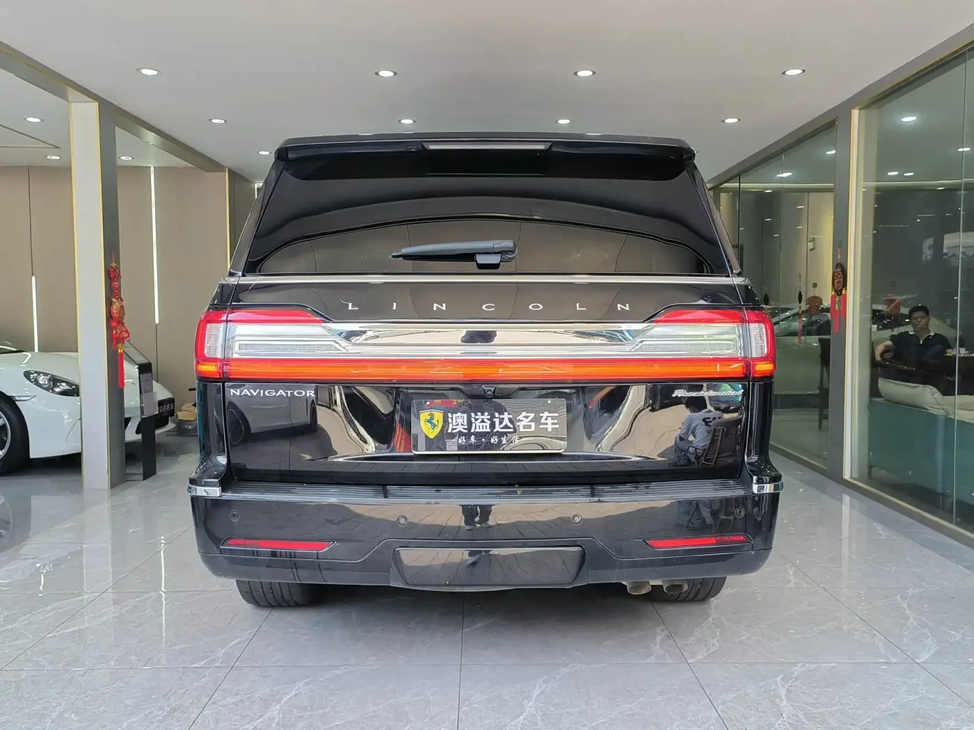 Lincoln Navigator 2019 — Photo 19/20