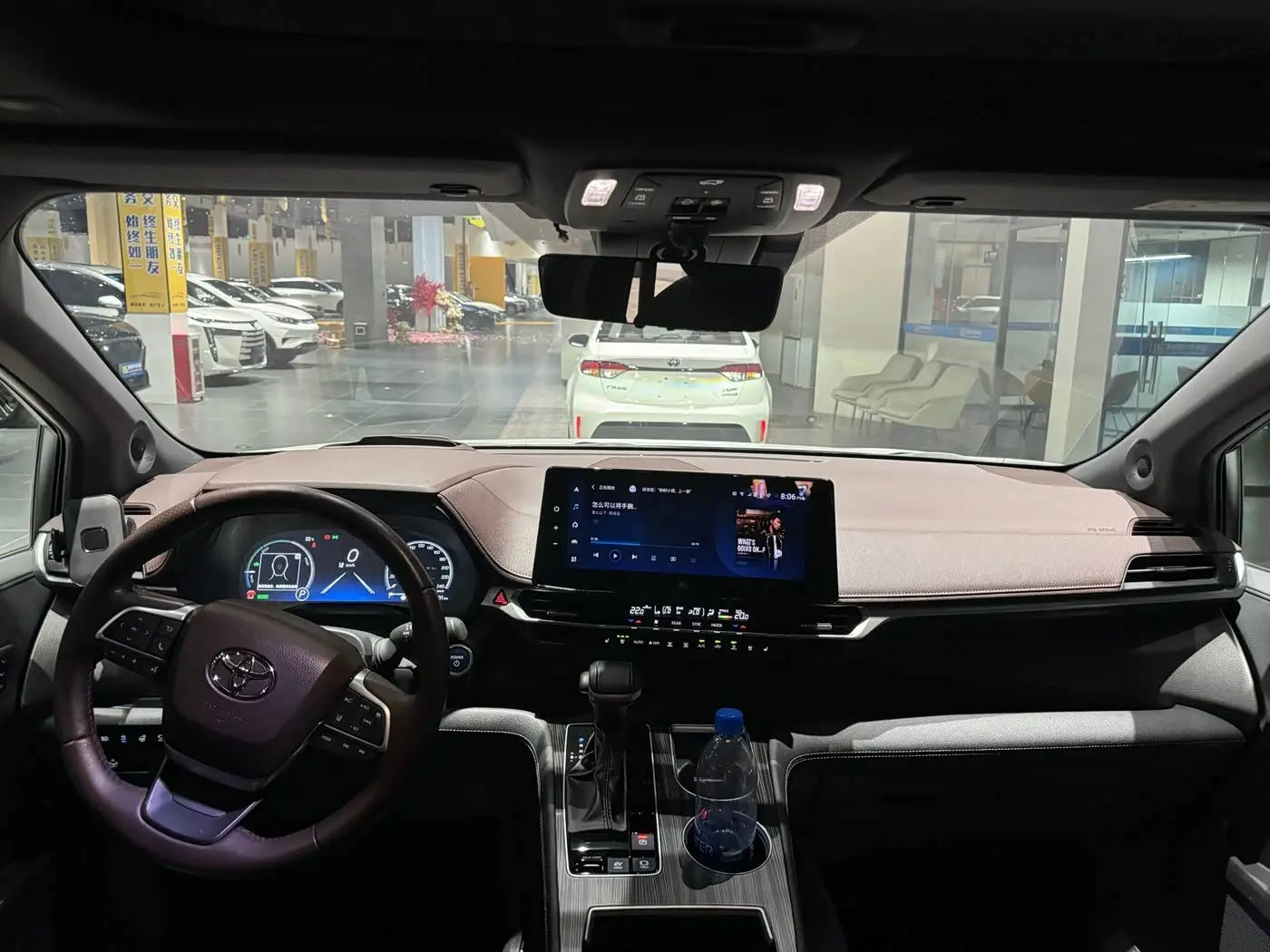 Toyota Sienna 2024 — Photo 8/9