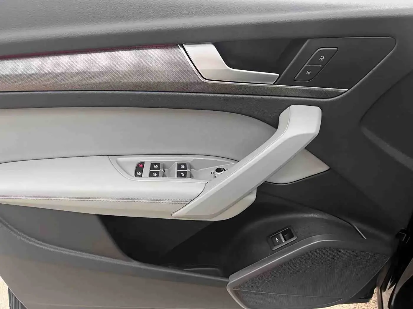 Audi Q5L 2021 — Photo 8/20
