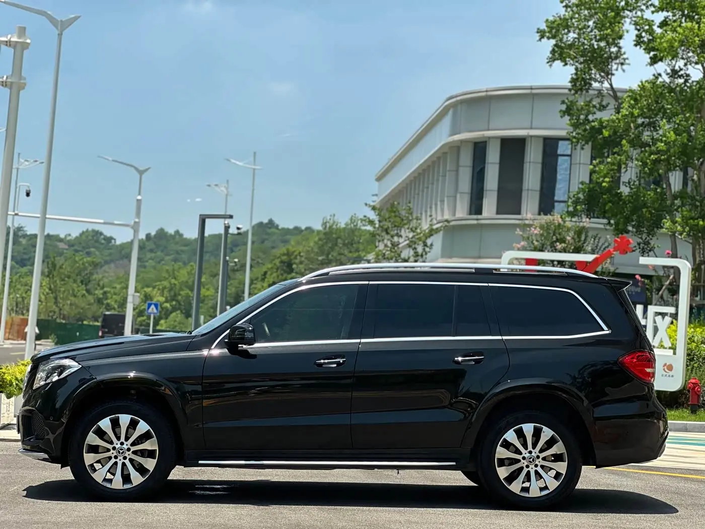 Mercedes-Benz GLS 2019 — Photo 7/20
