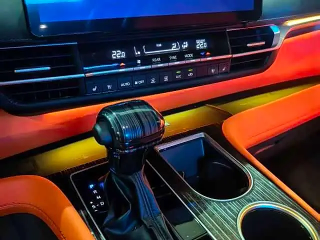 Toyota Sienna 2024 — Photo 8/9