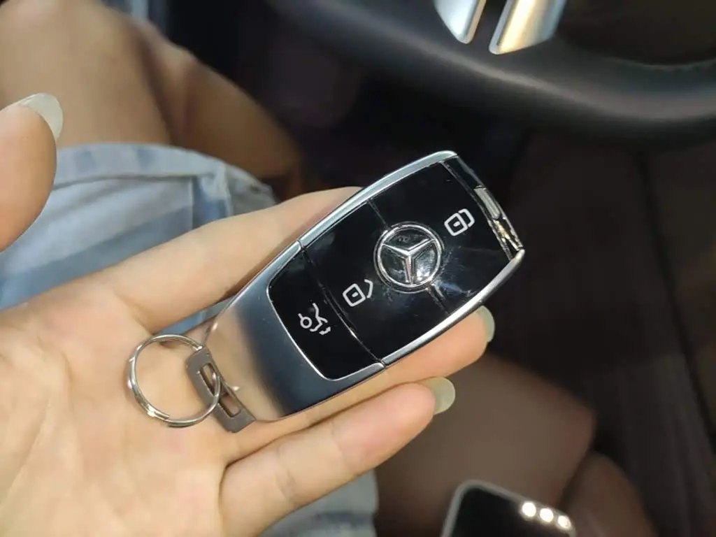 Mercedes-Benz E-Class 2022 — Photo 9/20