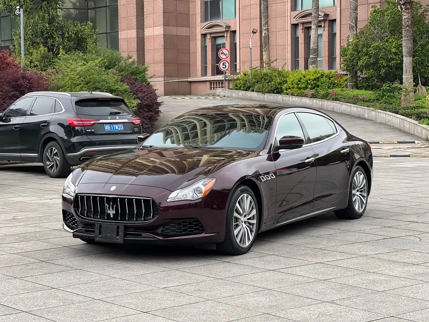 Maserati Quattroporte 2017 — Фото 1/10
