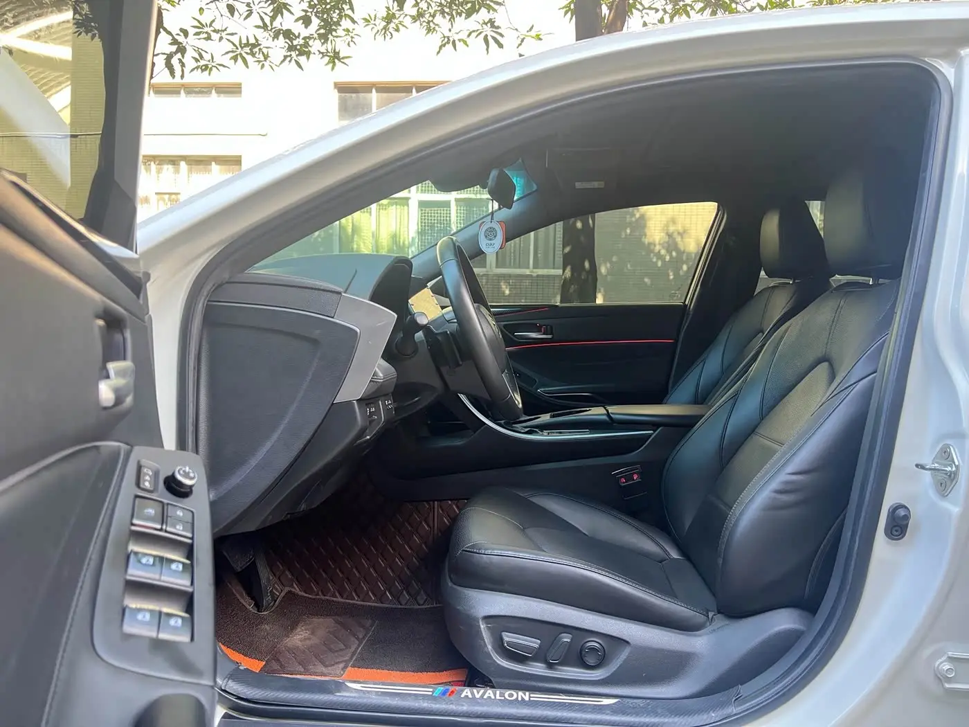 Toyota Avalon 2020 — Photo 6/9