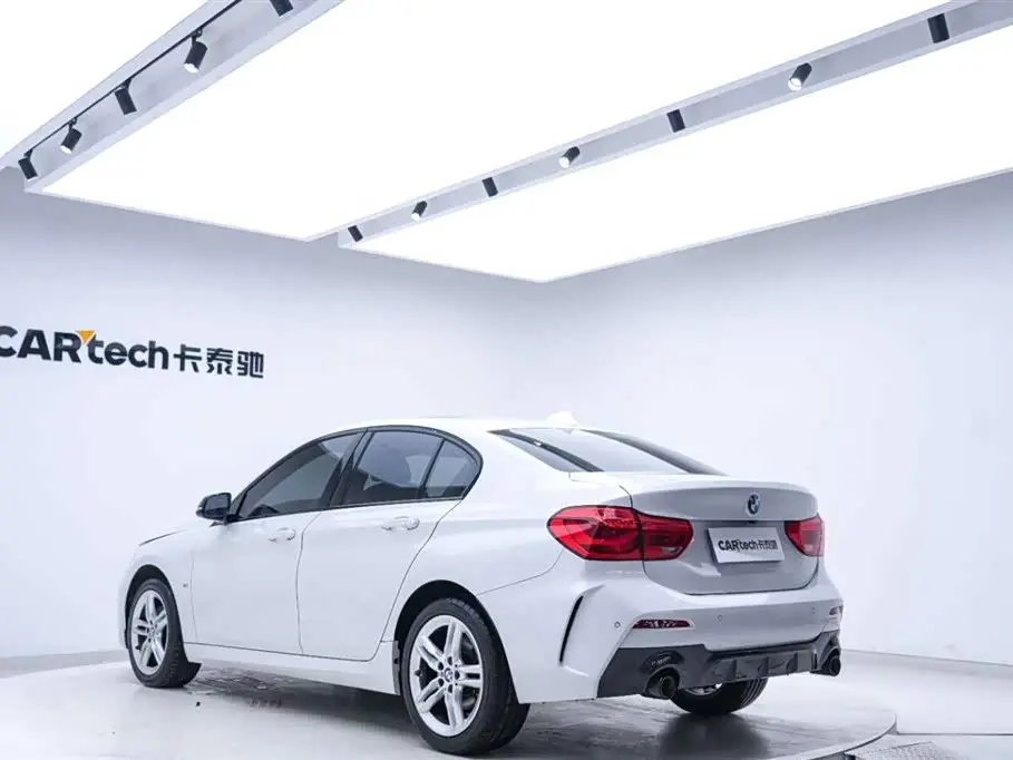 BMW 1 Series 2023 — Фото 8/20