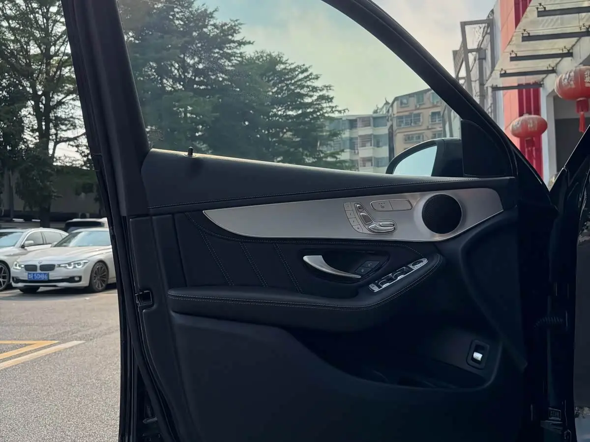Mercedes-Benz GLC AMG 2019 — Photo 7/20