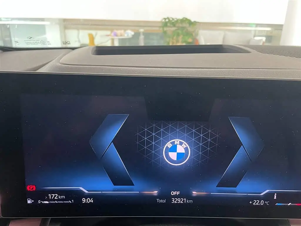 BMW 5 Series 2025 — Фото 9/14